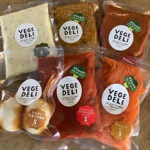 人気の6種類セット 送料込み (ポテトサラダ キャロットラペ 平飼い卵の煮卵 マッシュルーム入りトマトパスタソース 季節野菜のトマトカレー 大豆ミートのベジキーマカレー)