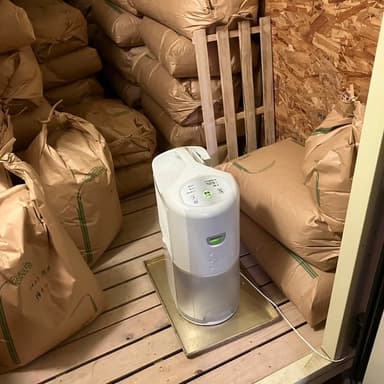 「自然栽培米の保冷庫に除湿器を設置」結露によって保冷庫内の壁や天井