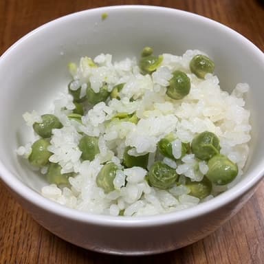春のごちそう、グリンピースごはん