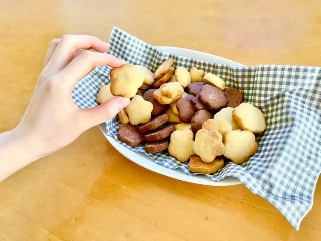 食べすぎ・甘いもの欲が止まらないときの心のサイン