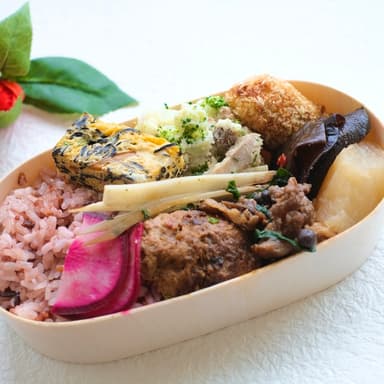 冬の煮込みハンバーグ弁当ー牛しぐれときのこのソースーのご紹介
